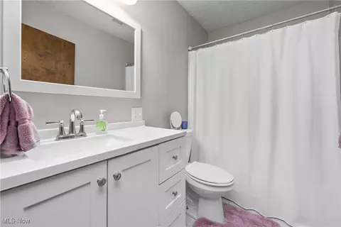 Bath - 2531 E 39th St, Lorain, OH 44055 photo 1 of 1