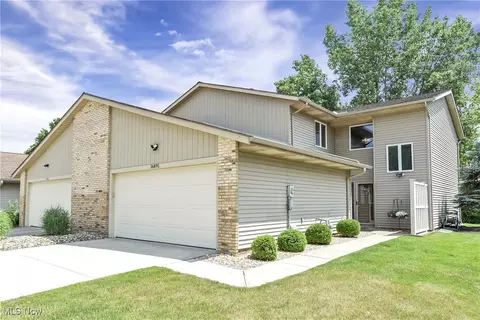 16891 Orchard Grove Dr #16B, Middleburg Heights, OH 44130