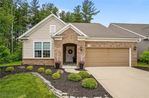 556 Heritage Woods Dr, Akron, OH 44321