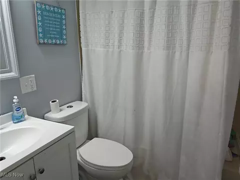 Bath - 3211 Latimer Ave, Ashtabula, OH 44004 photo 1 of 3