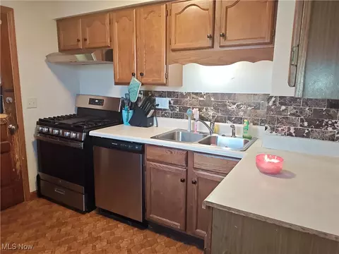 Kitchen - 3211 Latimer Ave, Ashtabula, OH 44004 photo 2 of 2