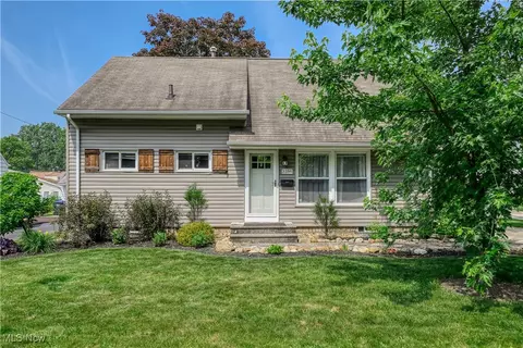 3184 8th St, Cuyahoga Falls, OH 44221