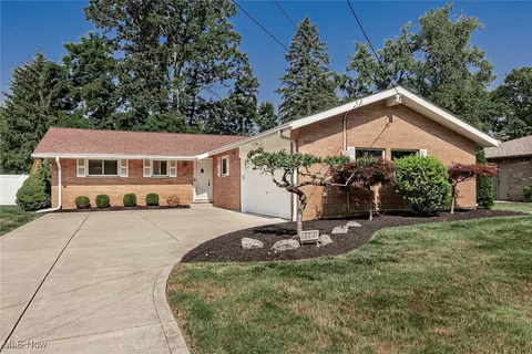 5050 Douglas Dr, North Olmsted, OH 44070