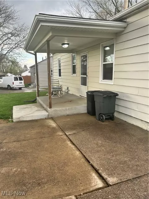 Exterior - 7438 Westview Dr, Youngstown, OH 44512 photo 1 of 1