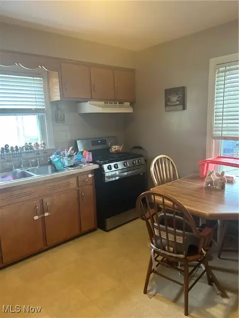 Kitchen - 7438 Westview Dr, Youngstown, OH 44512 photo 1 of 2