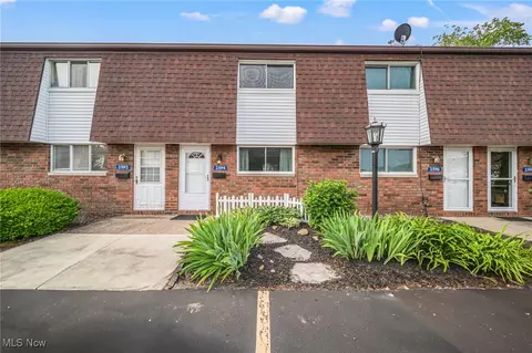 2594 Shakespeare Ln, Avon, OH 44011