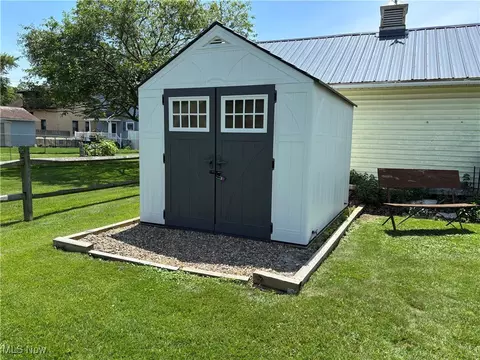 Exterior - 815 N Walnut St, Dover, OH 44622 photo 9 of 9