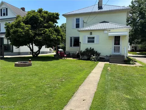 Exterior - 815 N Walnut St, Dover, OH 44622 photo 2 of 9