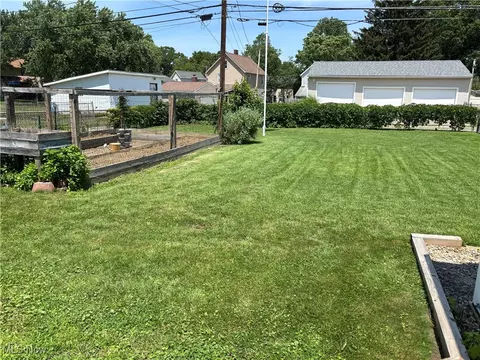 Exterior - 815 N Walnut St, Dover, OH 44622 photo 6 of 9