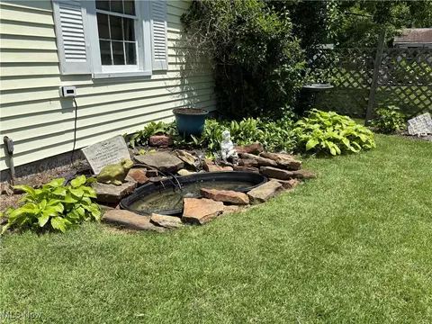 Exterior - 815 N Walnut St, Dover, OH 44622 photo 4 of 9