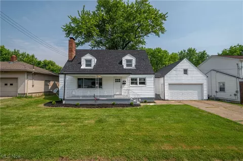 595 Elm St, Struthers, OH 44471