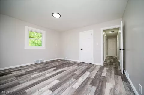 595 Elm St, Struthers, OH 44471 photo 17