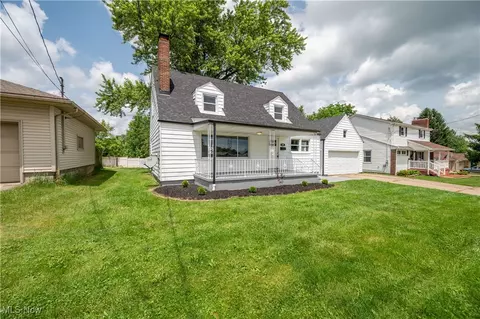 595 Elm St, Struthers, OH 44471 photo 2
