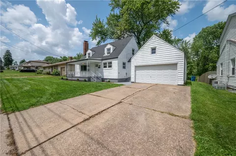 595 Elm St, Struthers, OH 44471 photo 3