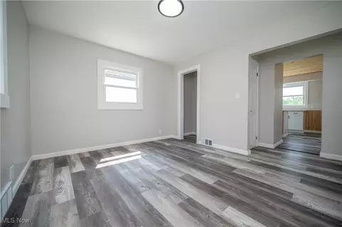 595 Elm St, Struthers, OH 44471 photo 11