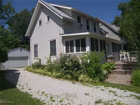 24 E 220th St E, Euclid, OH 44123