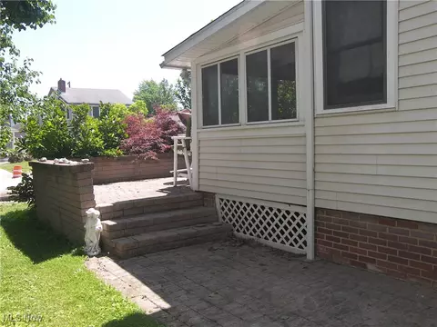 Exterior - 24 E 220th St E, Euclid, OH 44123 photo 3 of 7