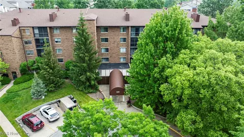 160 Fox Hollow Dr #504B, Mayfield Heights, OH 44124