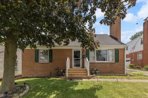 958 Cornell Dr, Alliance, OH 44601