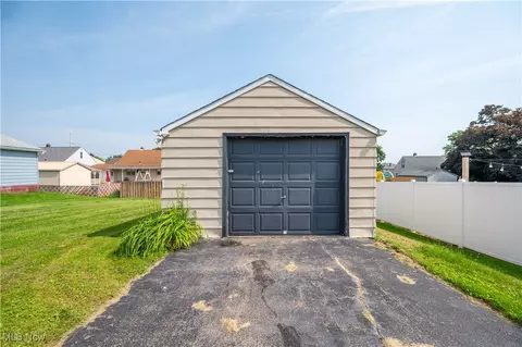 135 Renee Dr, Struthers, OH 44471 photo 46