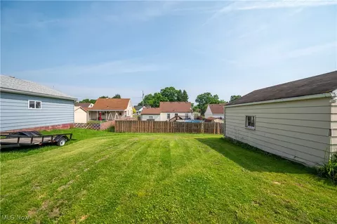 135 Renee Dr, Struthers, OH 44471 photo 4