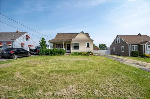 135 Renee Dr, Struthers, OH 44471 photo 3