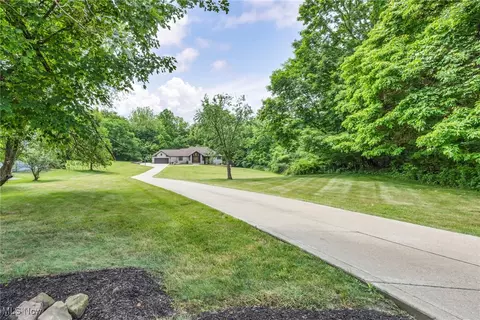 Exterior - 7454 Euclid Chardon Rd, Kirtland, OH 44094 photo 2 of 9