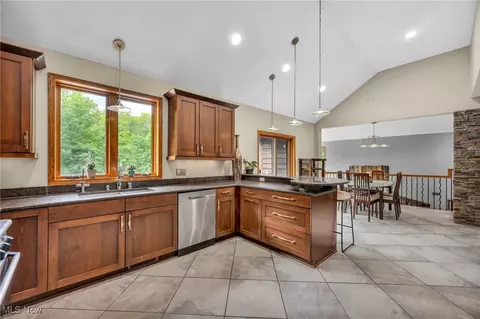 Kitchen - 7454 Euclid Chardon Rd, Kirtland, OH 44094 photo 4 of 4