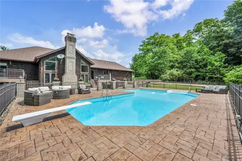 Exterior - 7454 Euclid Chardon Rd, Kirtland, OH 44094 photo 7 of 9