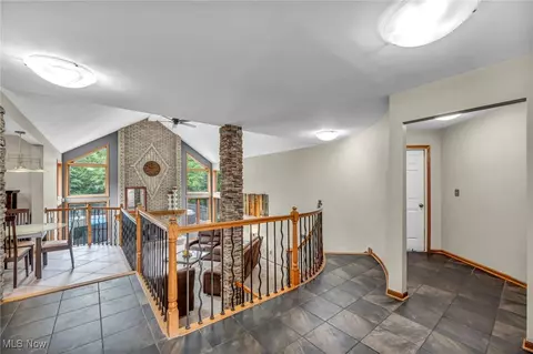 Entry Way - 7454 Euclid Chardon Rd, Kirtland, OH 44094 photo 4 of 6