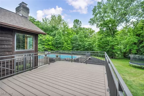 Exterior - 7454 Euclid Chardon Rd, Kirtland, OH 44094 photo 4 of 9