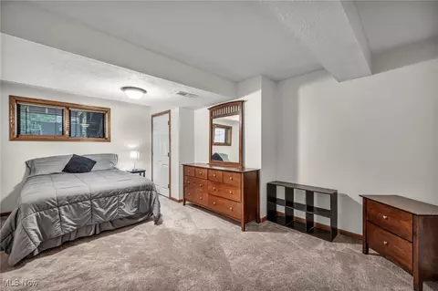 Bedroom - 7454 Euclid Chardon Rd, Kirtland, OH 44094 photo 7 of 8