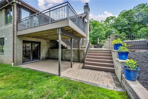 Exterior - 7454 Euclid Chardon Rd, Kirtland, OH 44094 photo 5 of 9