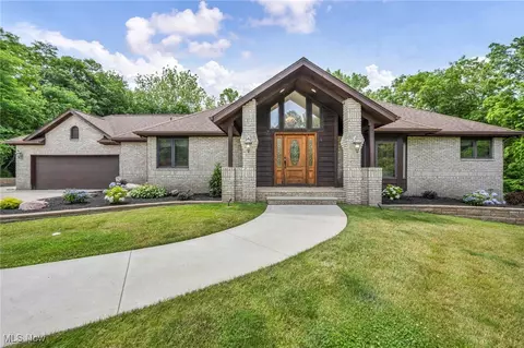 Exterior - 7454 Euclid Chardon Rd, Kirtland, OH 44094 photo 1 of 9