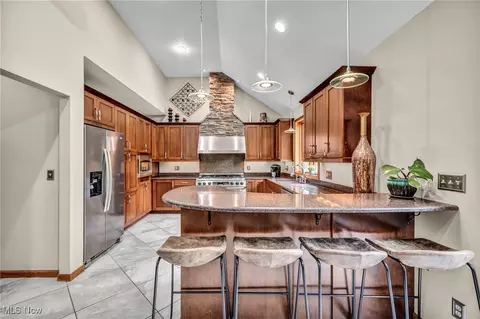 Kitchen - 7454 Euclid Chardon Rd, Kirtland, OH 44094 photo 2 of 4
