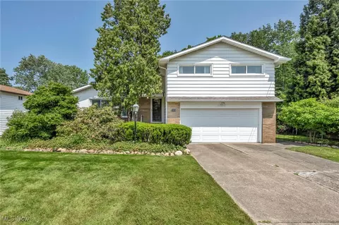 1019 Rose Blvd, Highland Heights, OH 44143