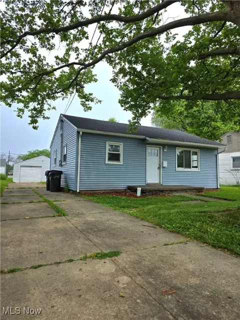310 Pasadena Ave, Elyria, OH 44035 photo 4