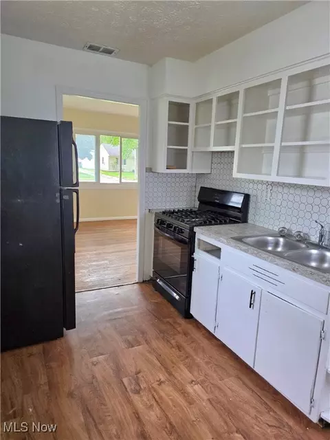 310 Pasadena Ave, Elyria, OH 44035 photo 14