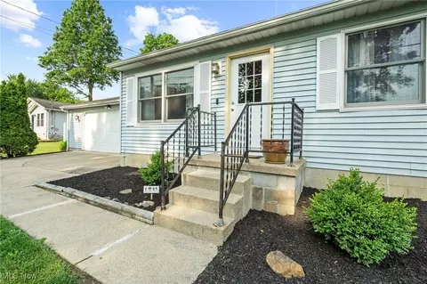 1890 Olympic St, Cuyahoga Falls, OH 44221