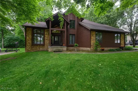3950 Glenoak Dr NE, Louisville, OH 44641