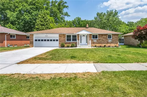 5820 Sandy Hook Dr, Parma, OH 44134