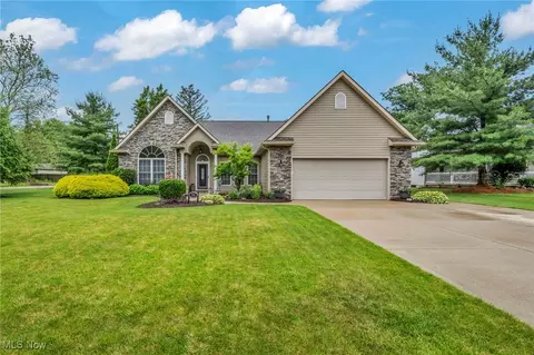 102 Timber Ridge Dr, Elyria, OH 44035