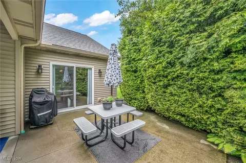 102 Timber Ridge Dr, Elyria, OH 44035 photo 7