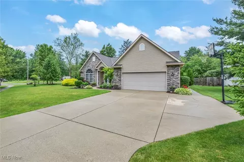 102 Timber Ridge Dr, Elyria, OH 44035 photo 3