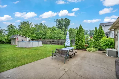 102 Timber Ridge Dr, Elyria, OH 44035 photo 5