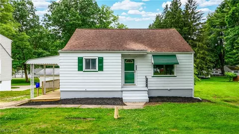 423 Lincoln St, Ravenna, OH 44266