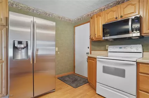 Kitchen - 3262 Wright Rd NW, Uniontown, OH 44685 photo 3 of 5
