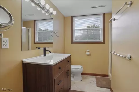 Bath - 3262 Wright Rd NW, Uniontown, OH 44685 photo 2 of 2