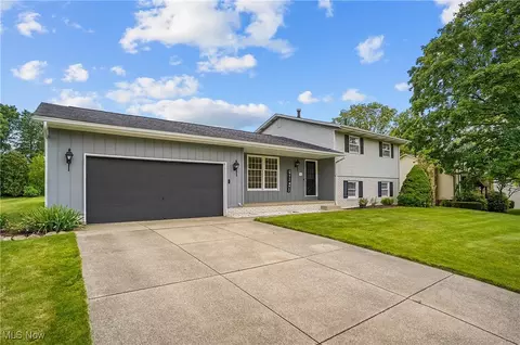 Exterior - 3262 Wright Rd NW, Uniontown, OH 44685 photo 2 of 12