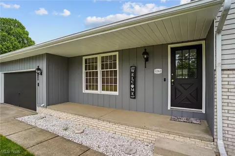 Exterior - 3262 Wright Rd NW, Uniontown, OH 44685 photo 3 of 12